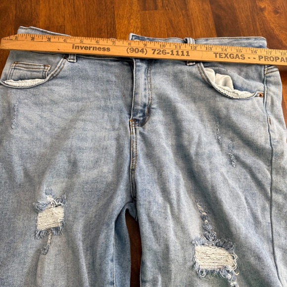 BLUE SAVVY Womens Distressed Denim Shorts Light Wash Size 18 Rolled Cuffs - Picture 7 of 12